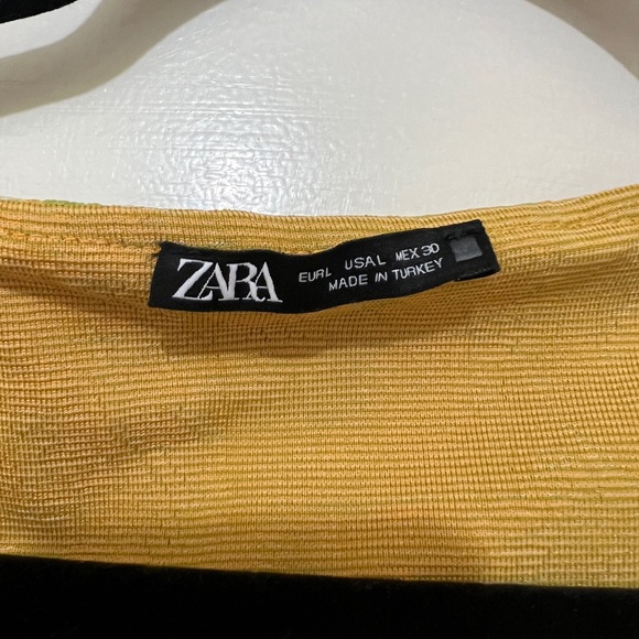 Zara Textured Ruffle Top size L - Picture 3 of 3